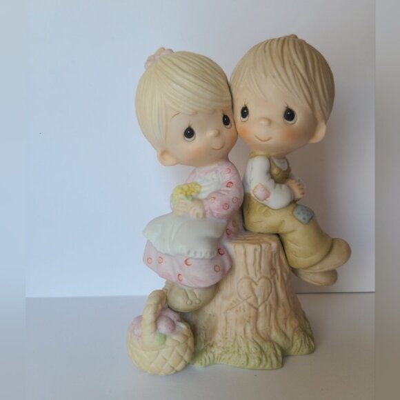 Vintage Precious Moments Love One Another Couple Collectible Porcelain Figurine - Picture 3 of 8